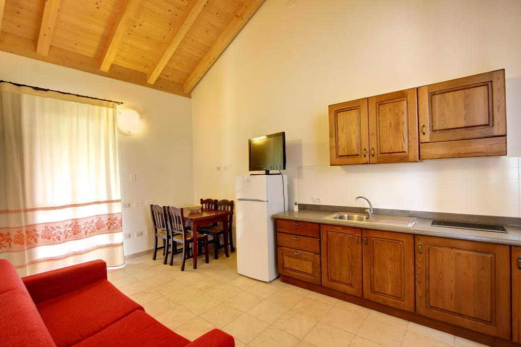 La Corte Dei Rei Aparthotel Castiadas Room photo