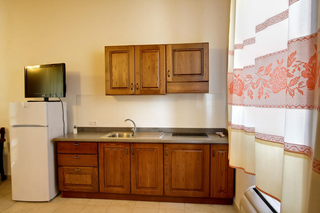La Corte Dei Rei Aparthotel Castiadas Room photo