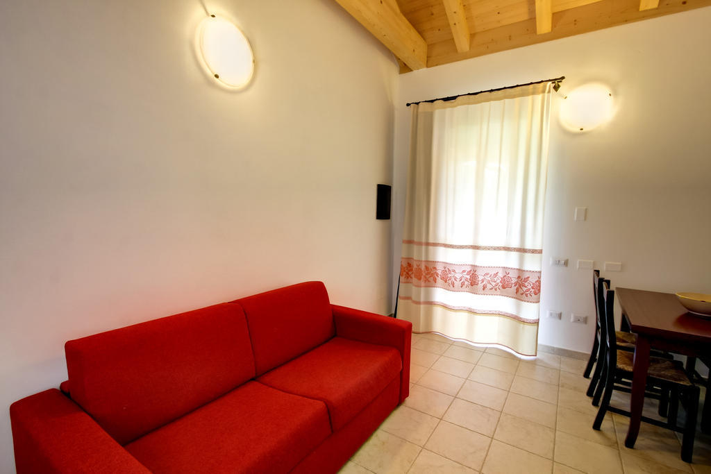La Corte Dei Rei Aparthotel Castiadas Room photo