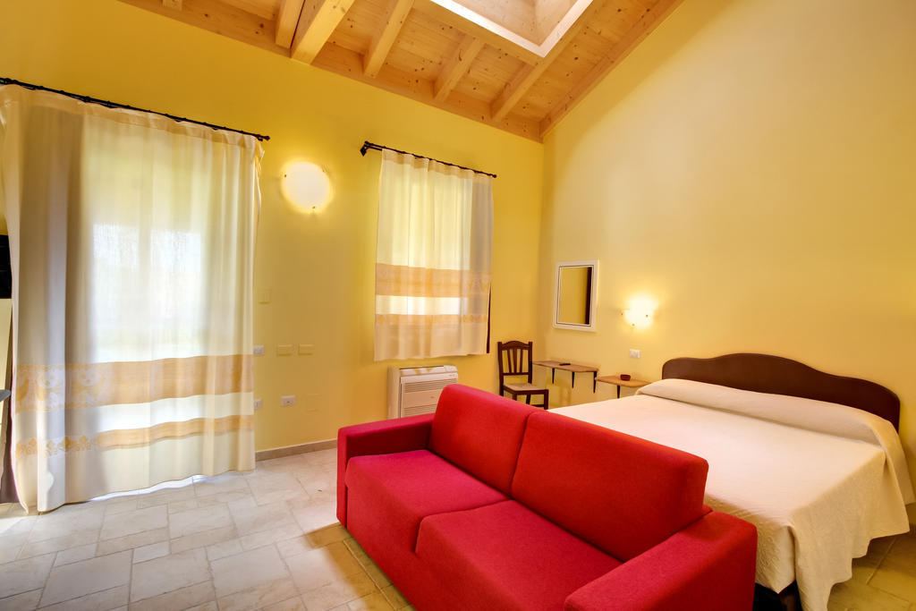 La Corte Dei Rei Aparthotel Castiadas Room photo