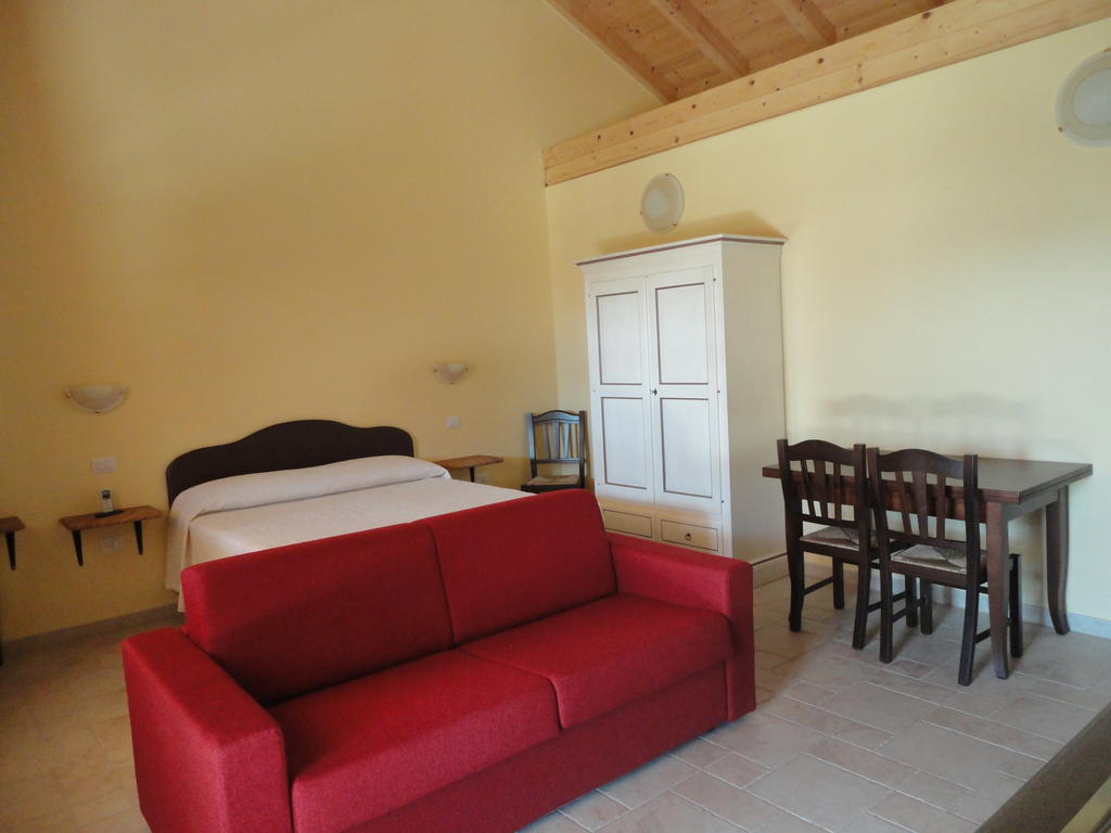 La Corte Dei Rei Aparthotel Castiadas Room photo