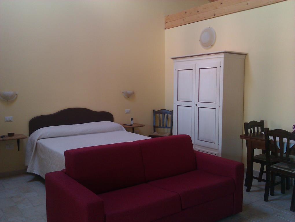 La Corte Dei Rei Aparthotel Castiadas Room photo