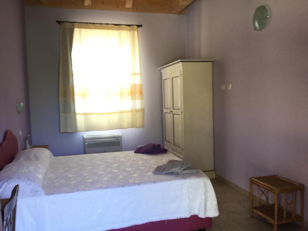 La Corte Dei Rei Aparthotel Castiadas Room photo